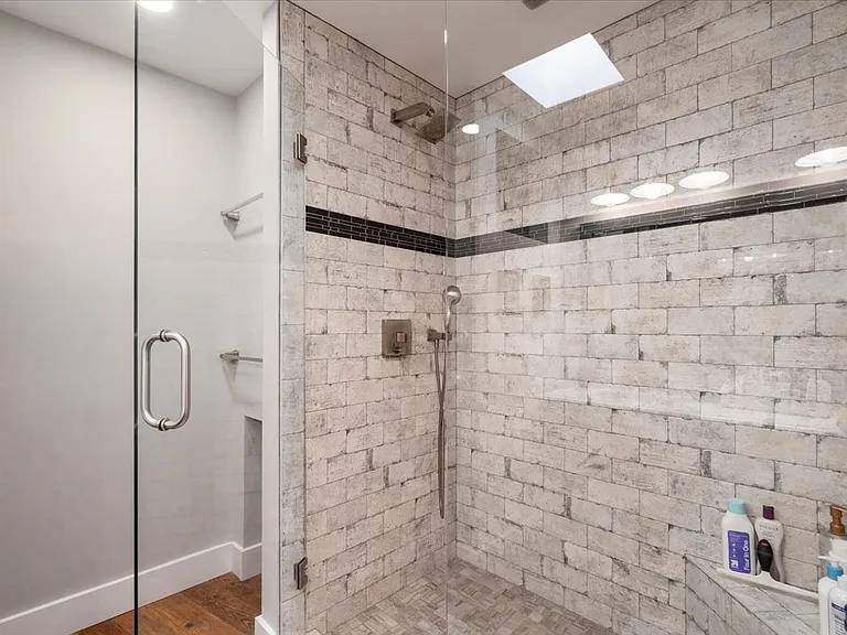 585 White Cir #402 — Photo 25