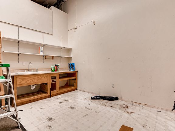 3rd image of 1401 Maclovia St Ste A