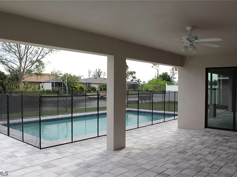 1327 SW 3rd Ave — Photo 3