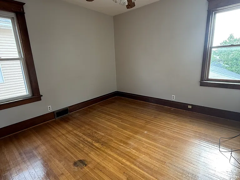 60 Sterling Ave #UPPER — Photo 11