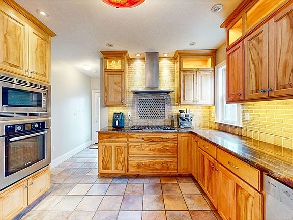 2nd image of 435 E 7th St #2