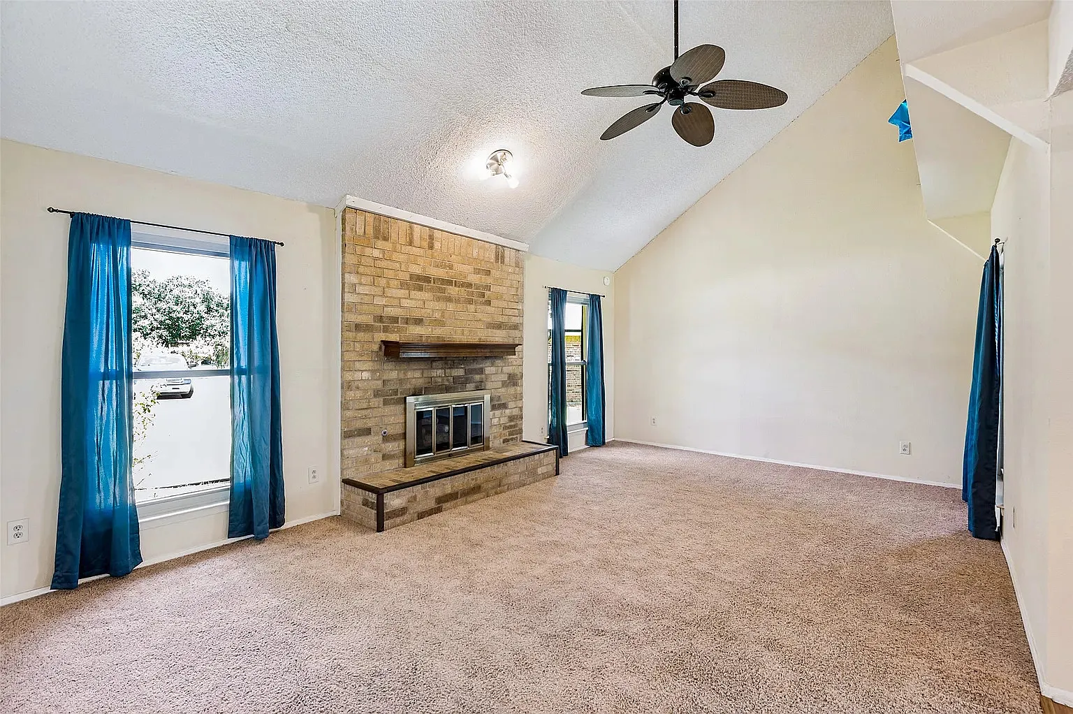2610 Fallcreek Cir — Photo 3