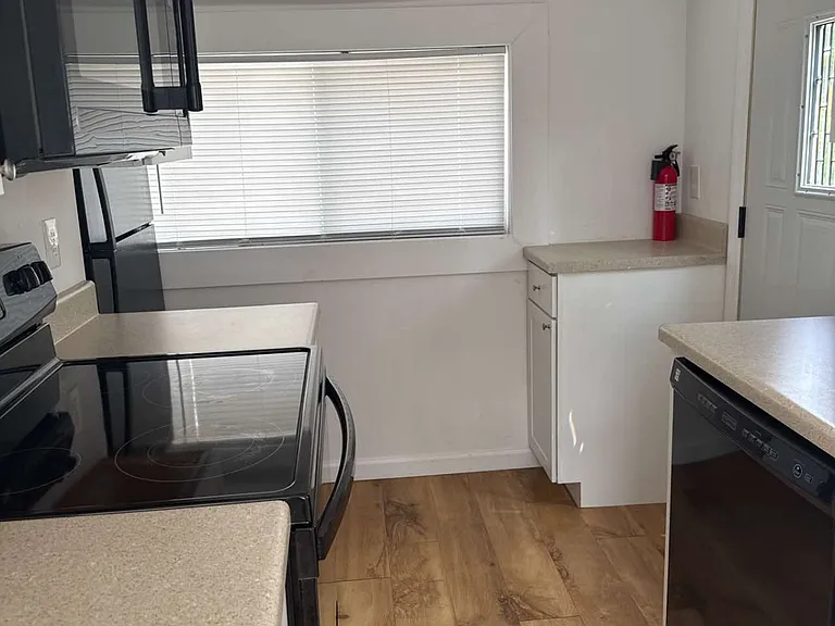 307 W Ells Ave — Photo 7
