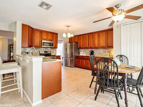 3rd image of 290 Augustine Ct