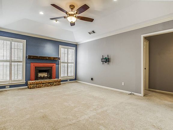 5th image of 201 Ellwood St APT 114