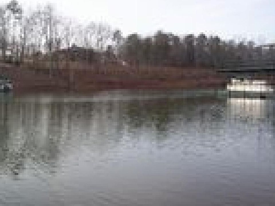 2nd image of 322 Rainbow Ln