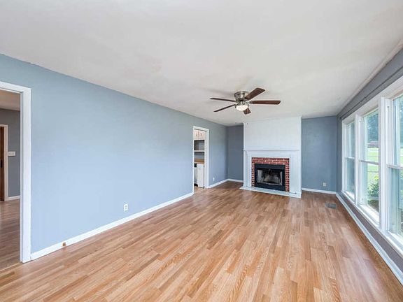 3rd image of 562 Morrison Dr