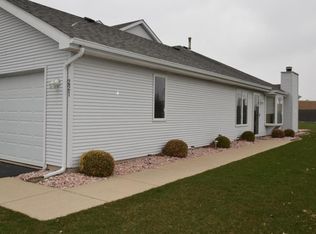 221 Holly Ln, Schererville, IN 46375