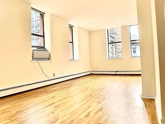 4th image of 201 E 12th St APT 204