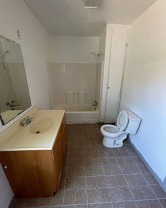 1st image of 302 10th Ave N