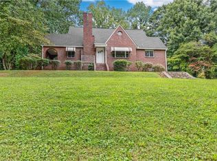 2728 NW Greenway Ave, Winston Salem, NC 27105
