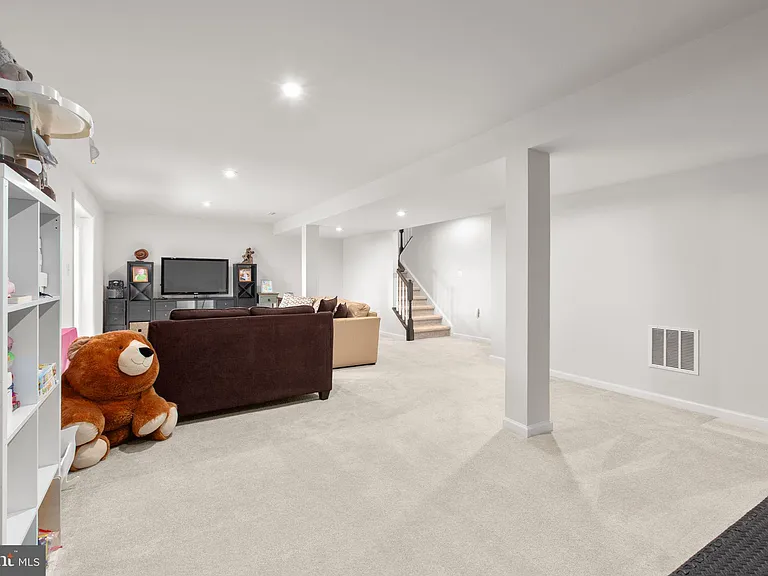 6427 Hawkeye Dr — Photo 39