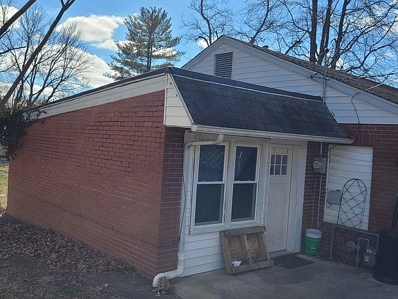 4th image of 921 Airport Rd