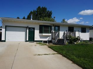 929 9th St E, Dickinson, ND 58601