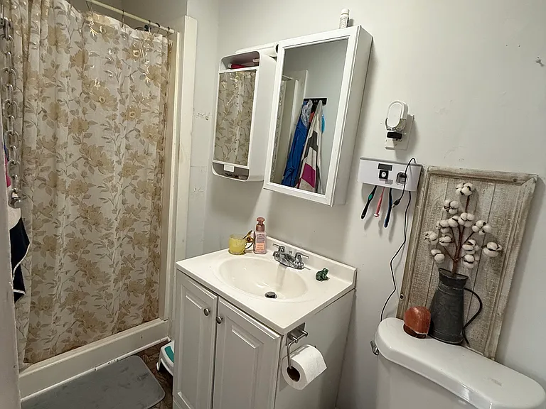 271 Coe St #3R — Photo 8