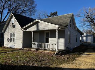 1311 W 6th St, Dixon, IL 61021