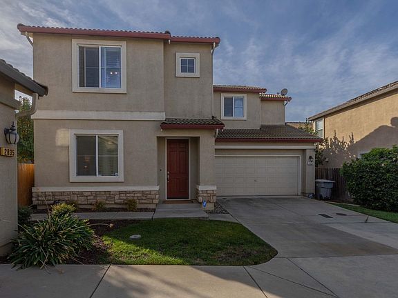 2nd image of 2839 Crested St