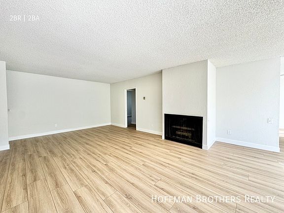 4th image of 1002 N Doheny Dr #202