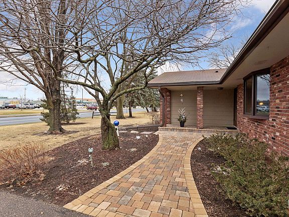 4th image of 1795 Lake Valentine Rd