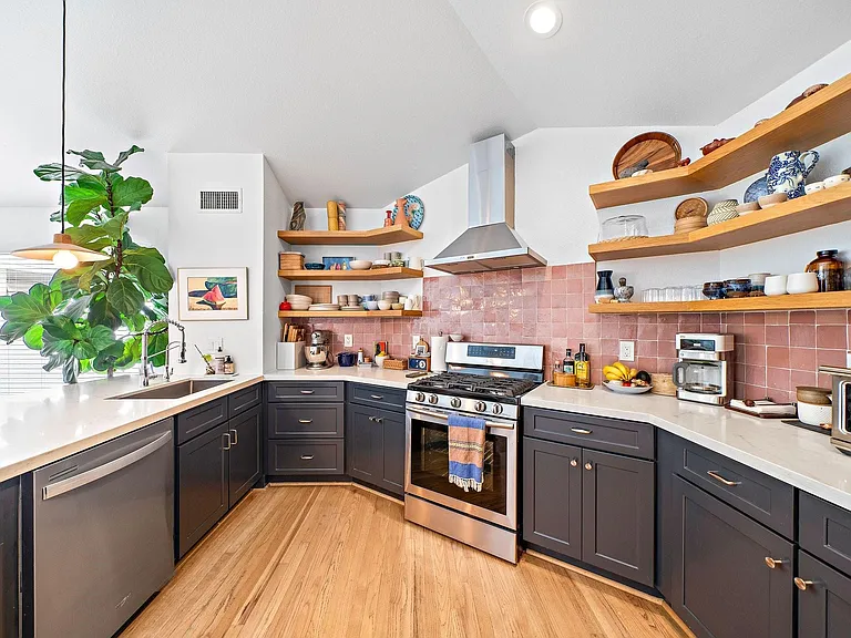 705 Usener St #B — Photo 4