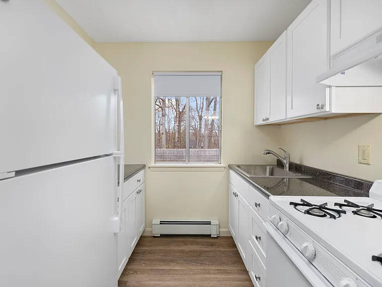 East Bay Apartments — Photo 30