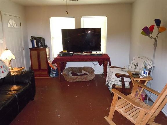 2nd image of 433 Bennie Ln