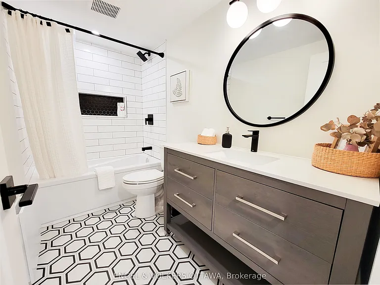 2075 Balharrie Ave #B — Photo 21