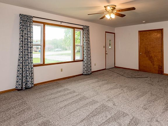 3rd image of 937 S Summit Dr