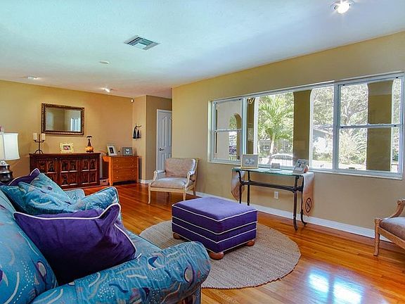 3rd image of 4020 W Leona St