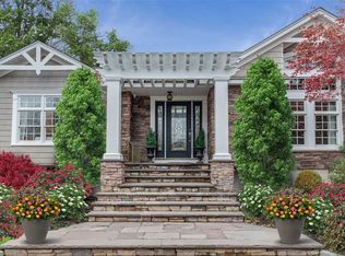 161 Gnarled Hollow Rd, East Setauket, NY 11733