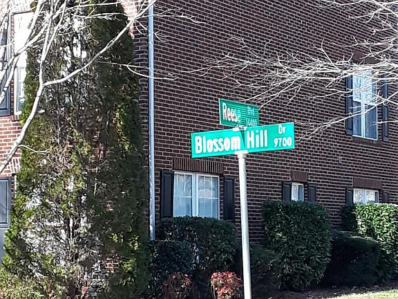 3rd image of 9572 Blossom Hill Dr