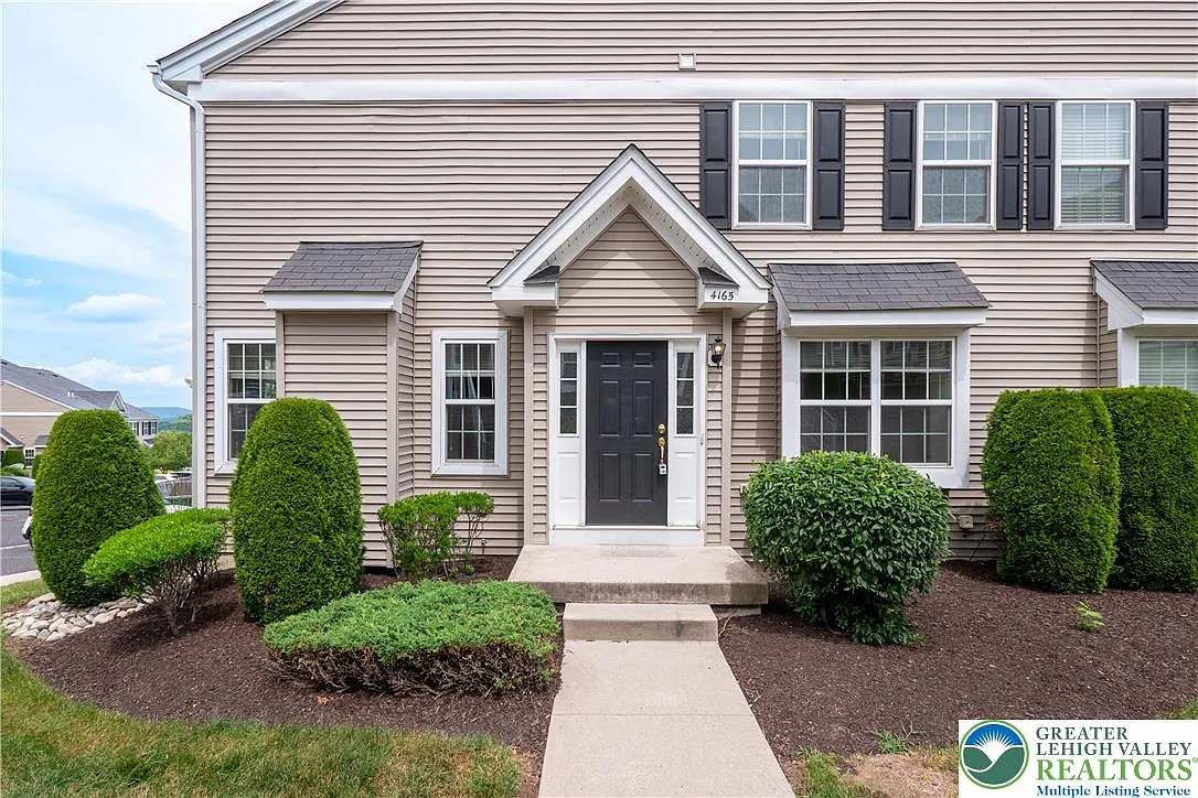 3 bed, 2.5 bath, 1730 sqft, $2,600 — Photo 1