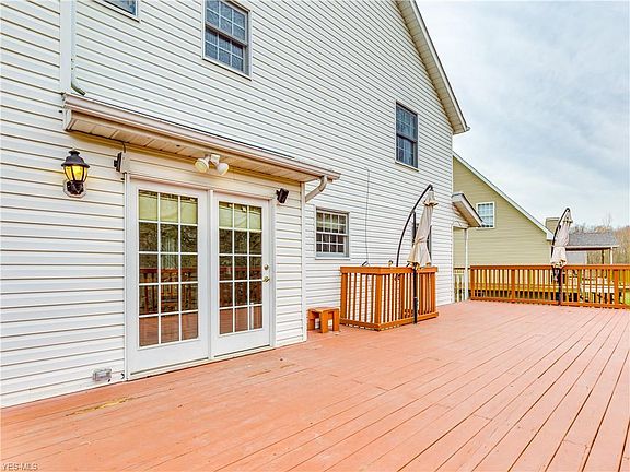 5th image of 3851 Royal Oak Dr