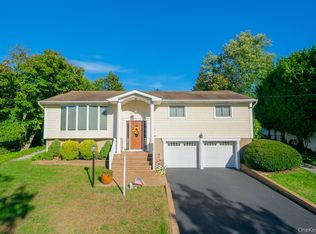 4 Manchester Drive, Bethpage, NY 11714