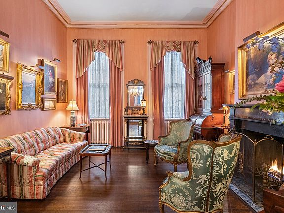 4th image of 1017 Clinton St