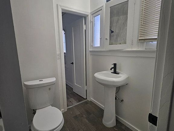 2nd image of 611 San Francisco Ave