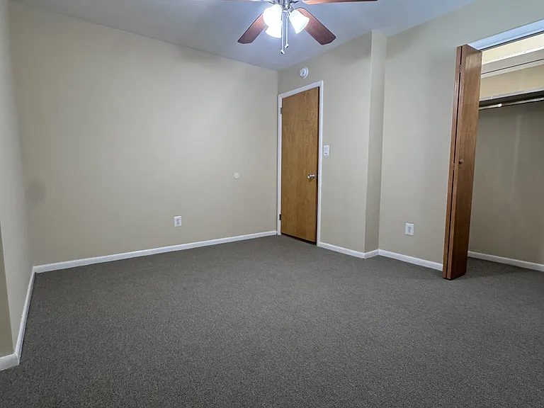 400 Riverside Dr #13 — Photo 9