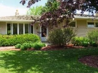 N78W16094 Carl Ross Dr, Menomonee Falls, WI 53051