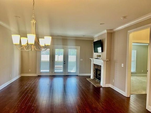 5th image of 160 Templeton Ln