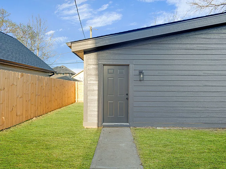 1025 Churchman Ave — Photo 58