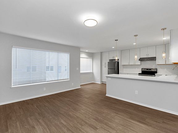 2nd image of 1599 Green St APT 204