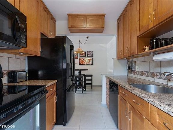 4th image of 1324 NE 16th Ter