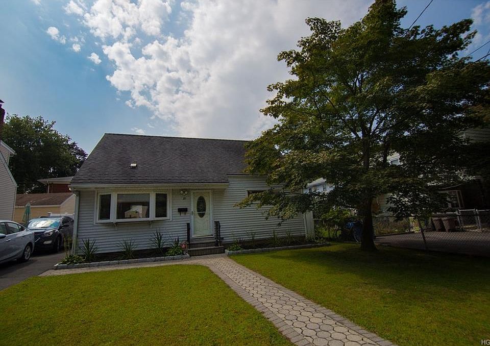 1st image of 10 Chester Dr
