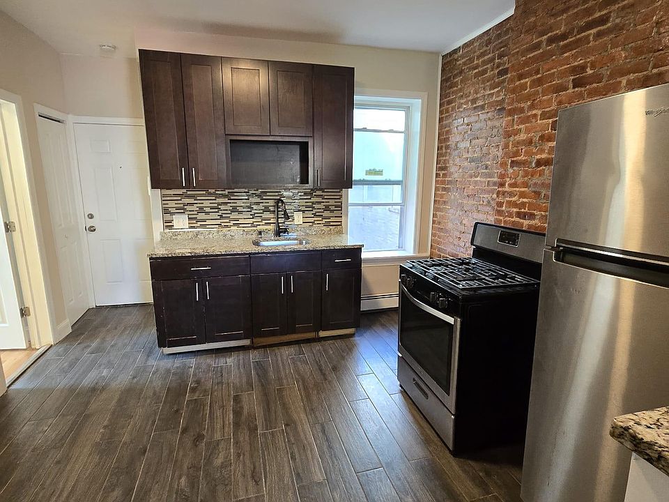 1st image of 938 W Side Ave #501