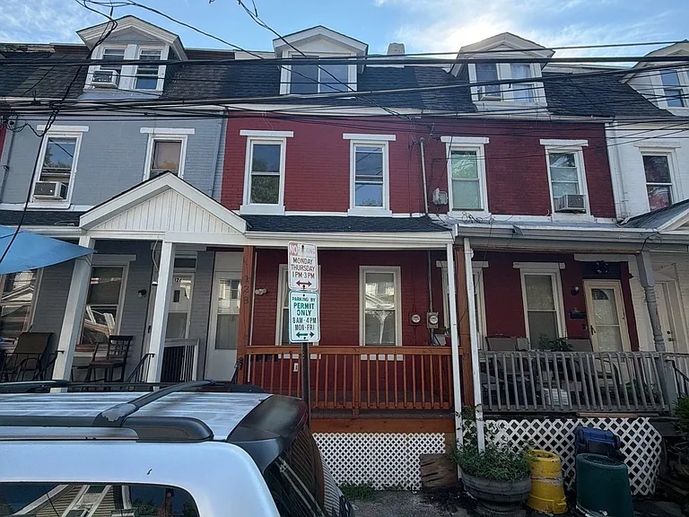 128 Hanford Pl — Photo 1