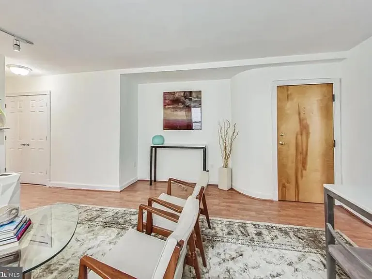 1810 California St NW #204 — Photo 5