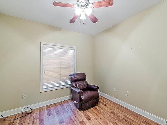 2nd image of 434 T Leigh Dr