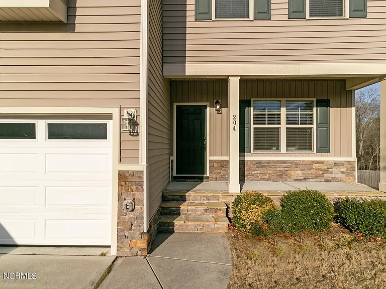 204 Sandy Springs Rd — Photo 2