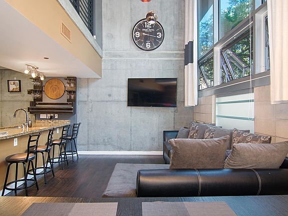 5th image of 1025 Island Ave #1