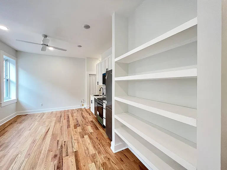 509 E 12th St — Photo 14